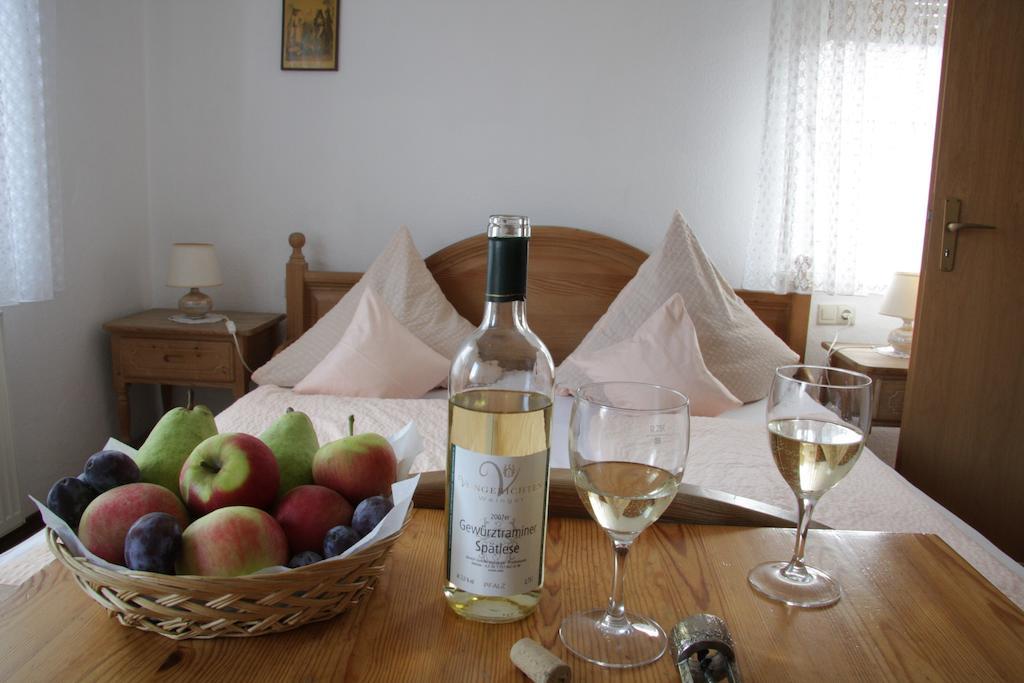 Weingut Und Gaestehaus Vongerichten Oberhausen (Sudliche Weinstrasse) Quarto foto